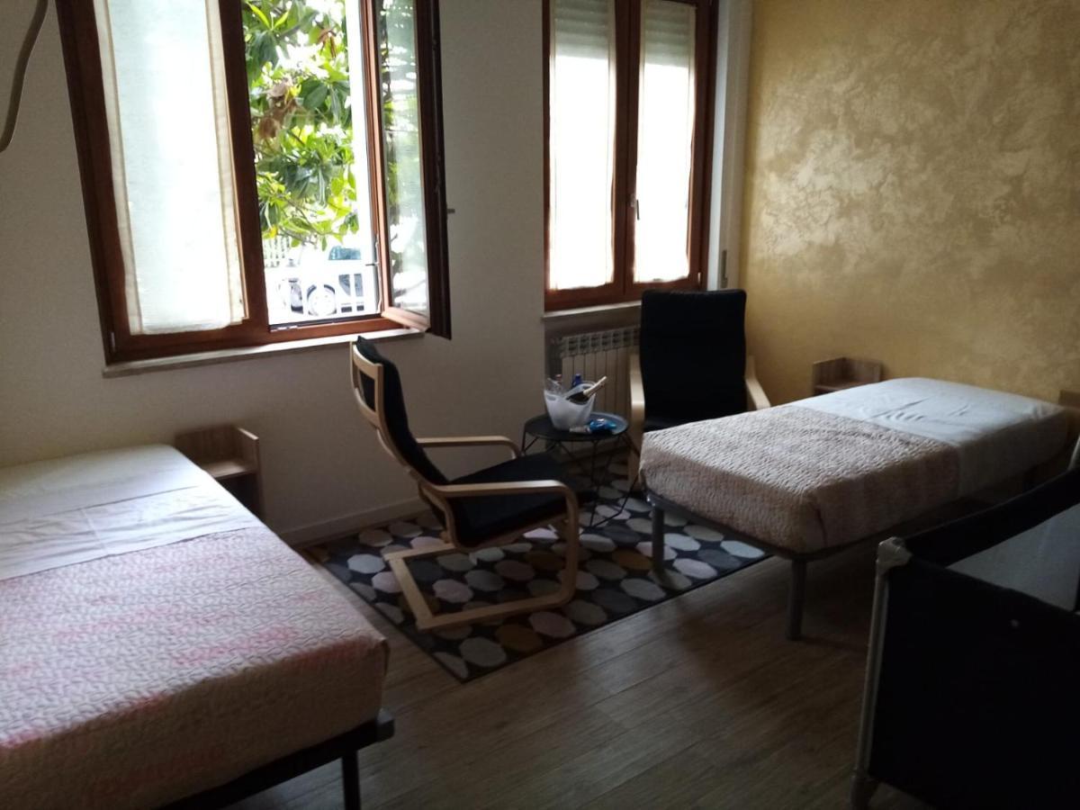 Emmanueli65 Fronte Clinica Per 5 Matrimoniale 2 Singoli 1 Divano Letto 피아첸차 외부 사진