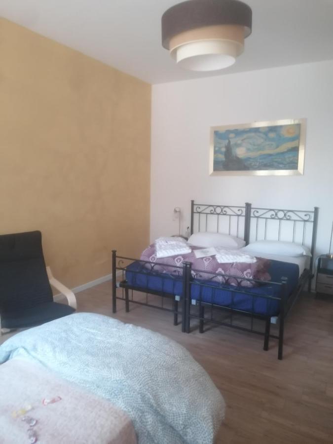 Emmanueli65 Fronte Clinica Per 5 Matrimoniale 2 Singoli 1 Divano Letto 피아첸차 외부 사진