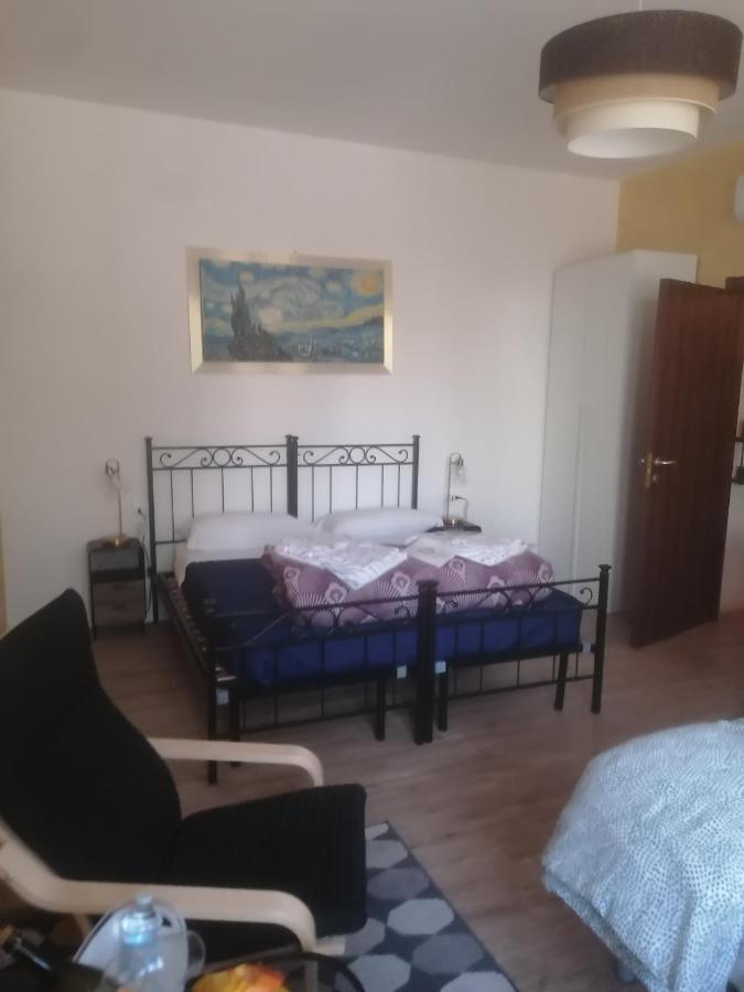 Emmanueli65 Fronte Clinica Per 5 Matrimoniale 2 Singoli 1 Divano Letto 피아첸차 외부 사진